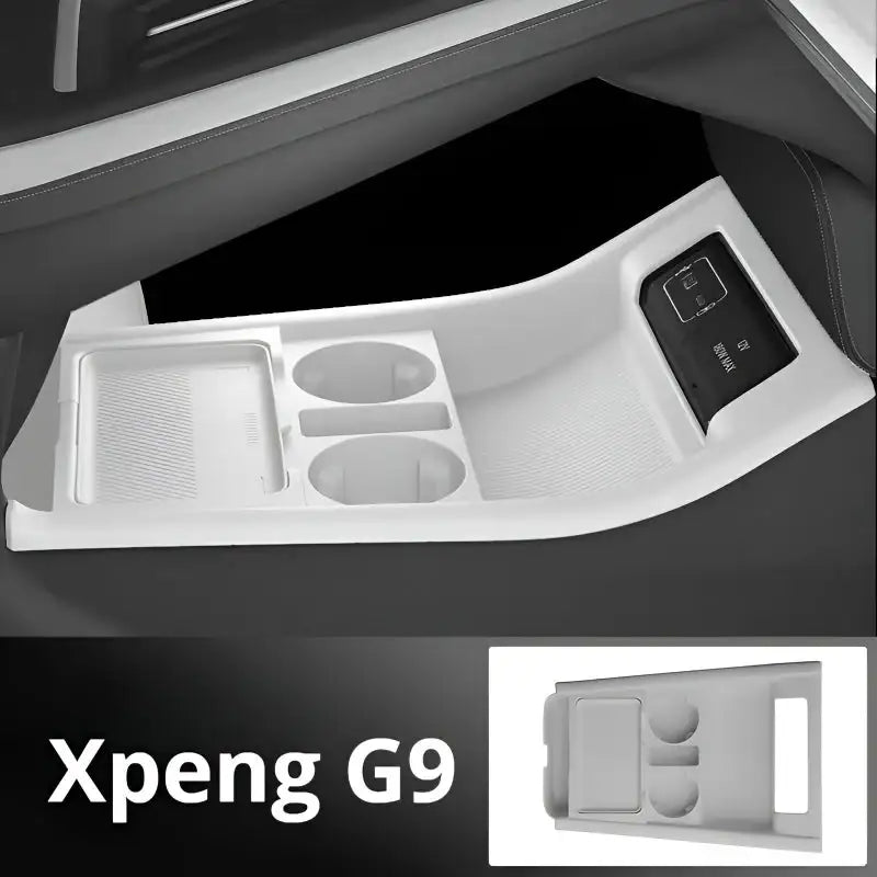 小鵬G9中控台下部收納盒
