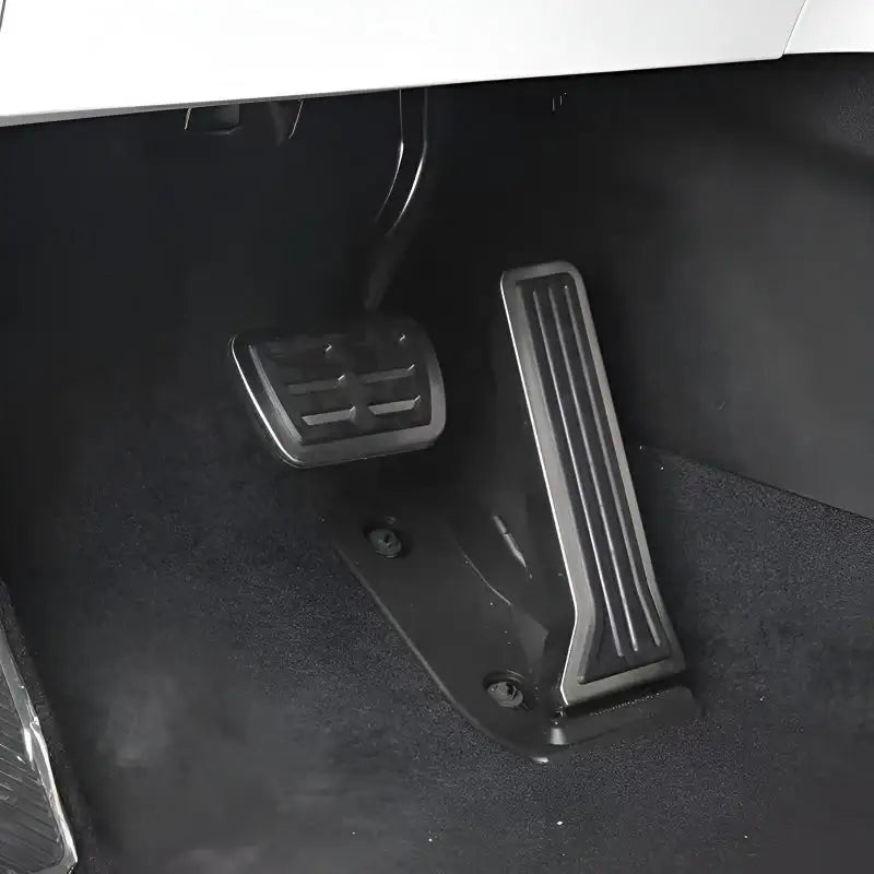 小鵬G7油門和煞車踏板