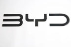 比亚迪海豚6后标志，ABS塑料外饰配件，黑色车标，适用于比亚迪海豚6车型。