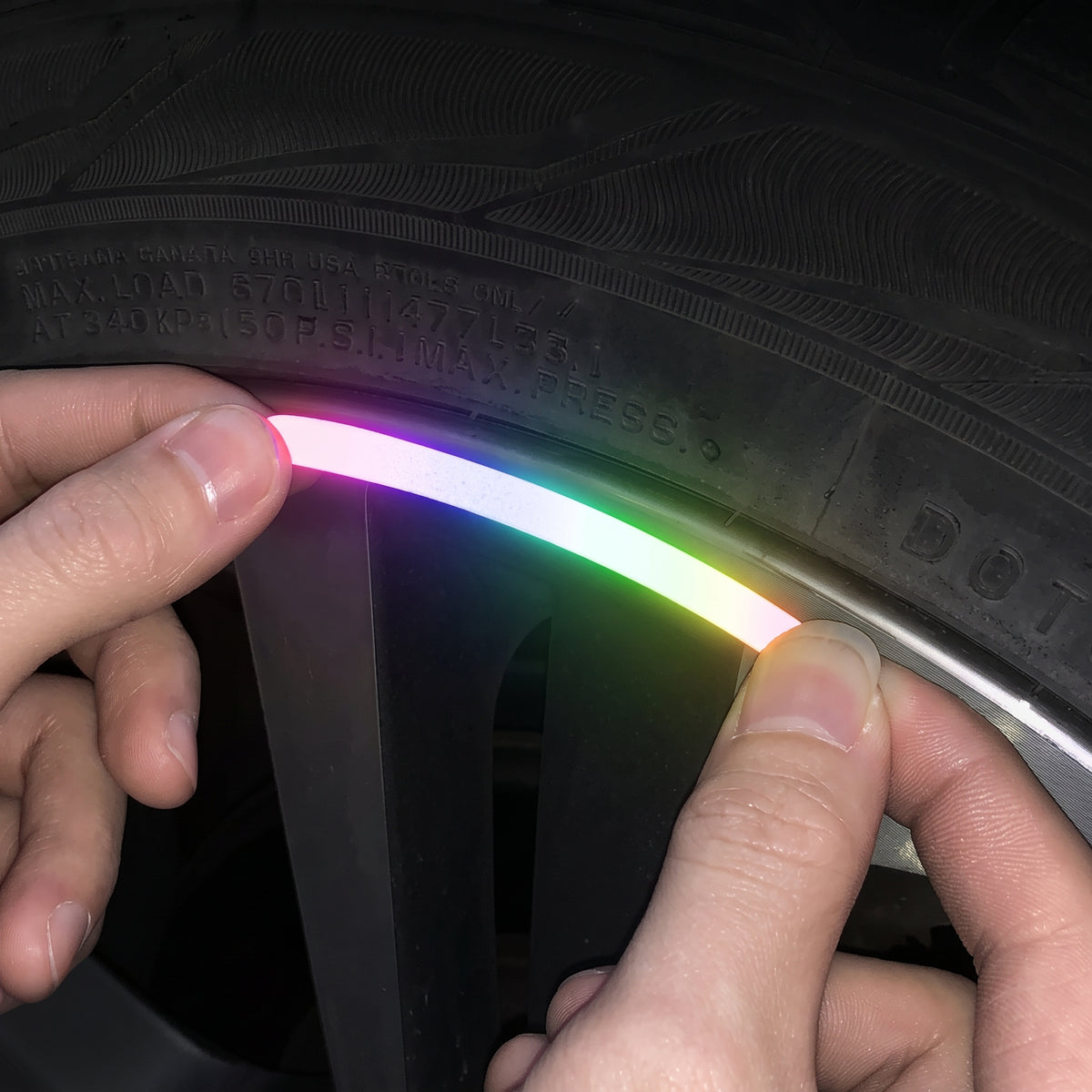Adesivi riflettenti fluorescenti per mozzi e cerchi delle ruote dell’auto