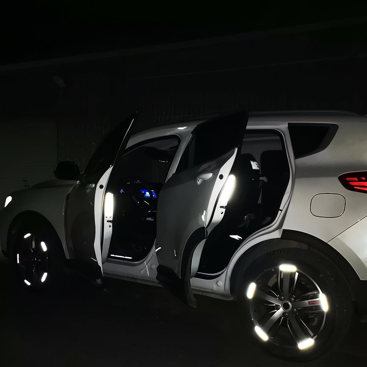 Adesivi riflettenti fluorescenti per mozzi e cerchi delle ruote dell’auto